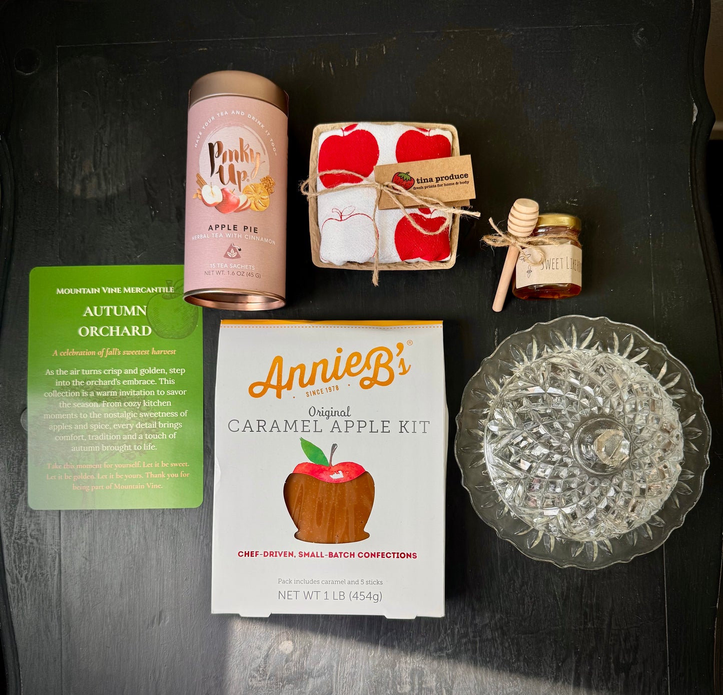 Autumn Orchard - Cozy Apple-Inspired Fall Gift Box with Vintage Charm