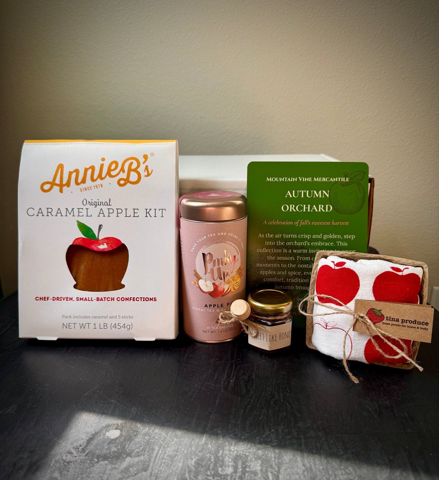 Autumn Orchard - Cozy Apple-Inspired Fall Gift Box with Vintage Charm