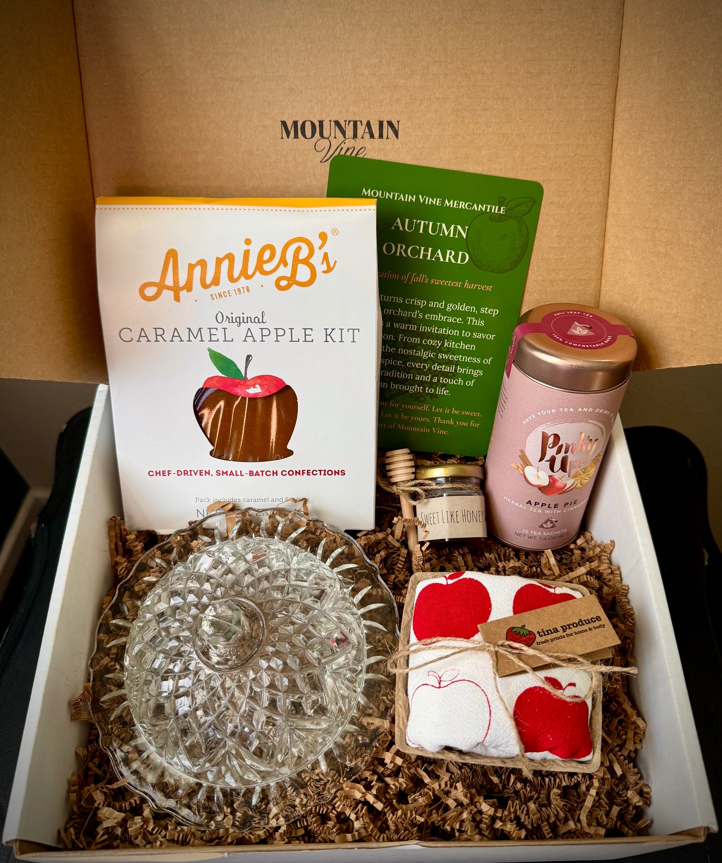 Autumn Orchard - Cozy Apple-Inspired Fall Gift Box with Vintage Charm