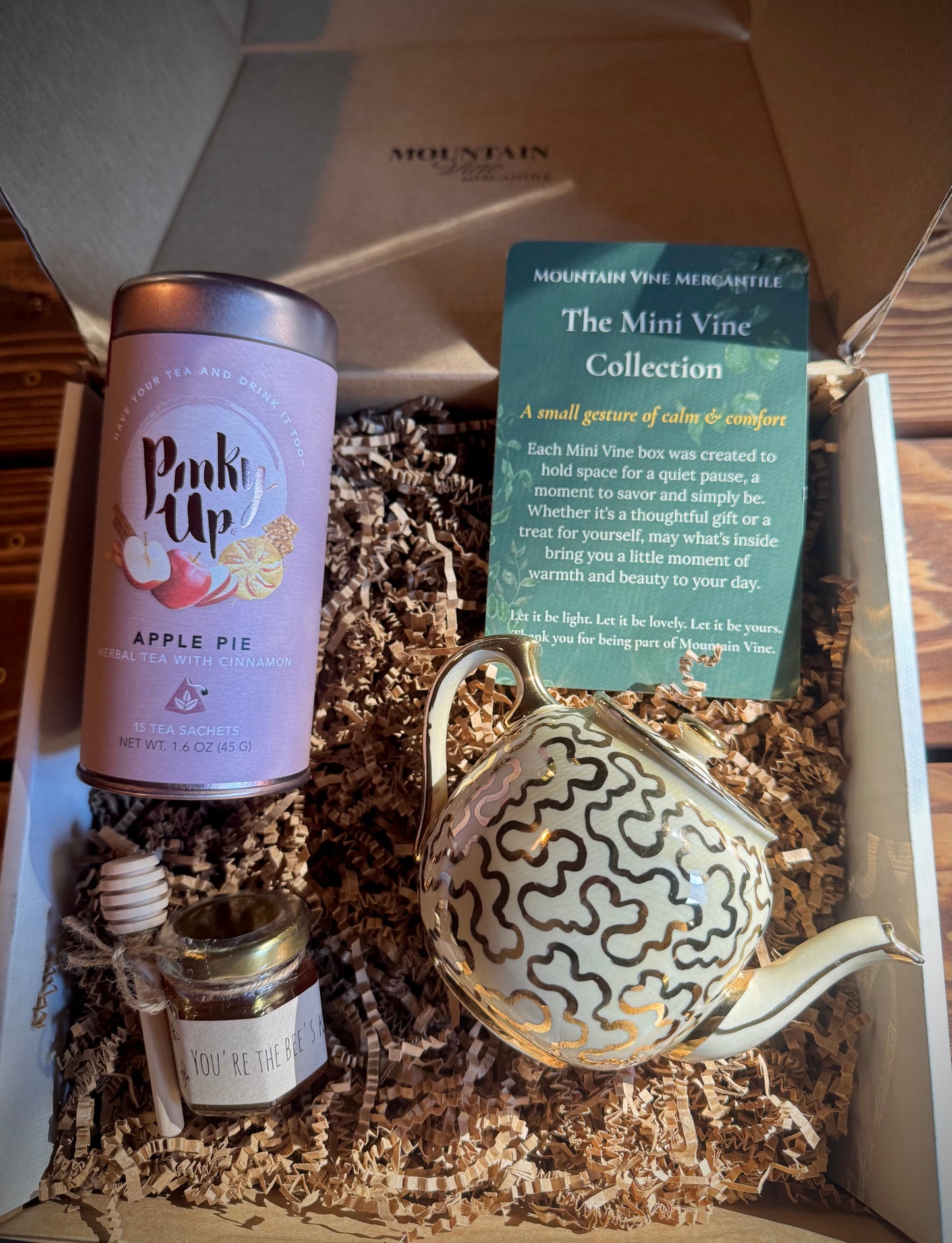 My Little Teapot Mini Vine Gift Box - Apple Pie Tea & Honey & Vintage Teapot