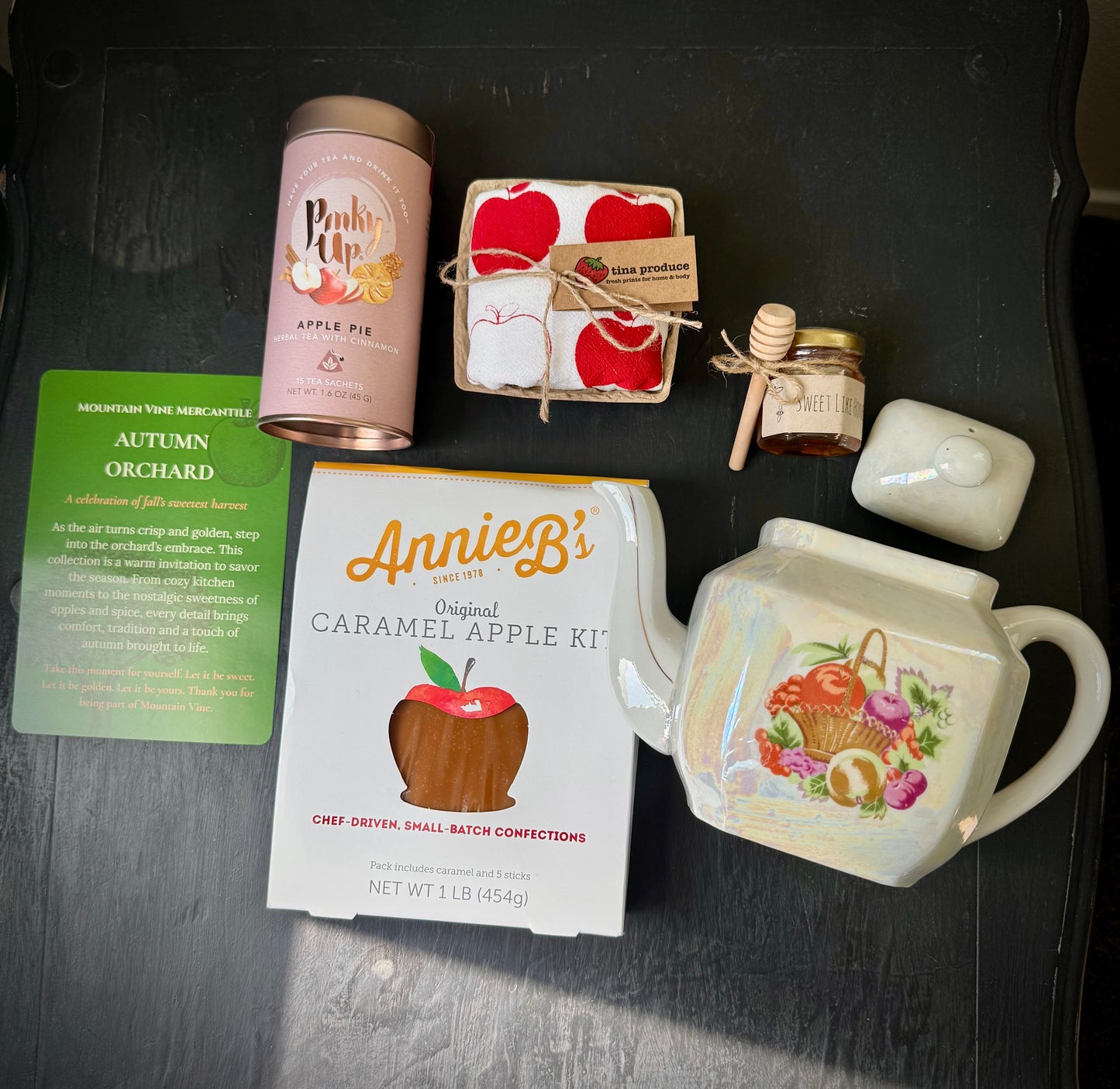 Autumn Orchard - Cozy Apple-Inspired Fall Gift Box with Vintage Charm
